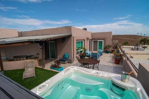 Large Luxury Home, Ocean View & Private Jacuzzi