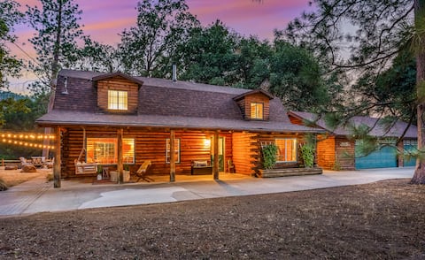 Log Cabin w/ pool, spa, game room, sleeps 20!