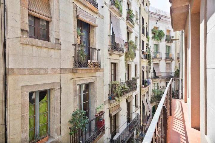 Luxury 2 bedroom 2 bathroom apartment with balcony gallery image 2