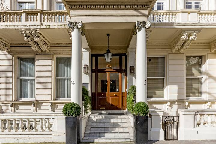 South Kensington Luxury 3 Bed Apartment – Terrace gallery image 2