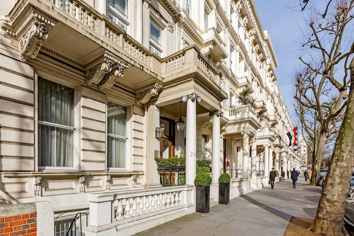 South Kensington Luxury 3 Bed Apartment – Terrace