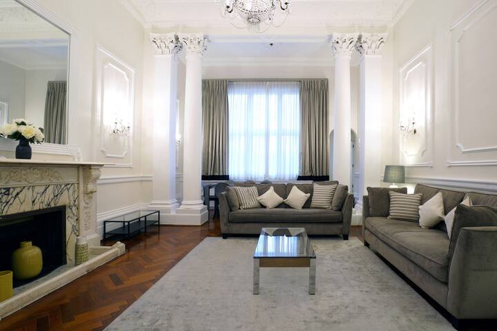 South Kensington Luxury 3 Bed Apartment – Terrace gallery image 3