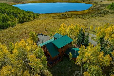 Log Cabin• 5 Acres • Private Lake • GameRoom
