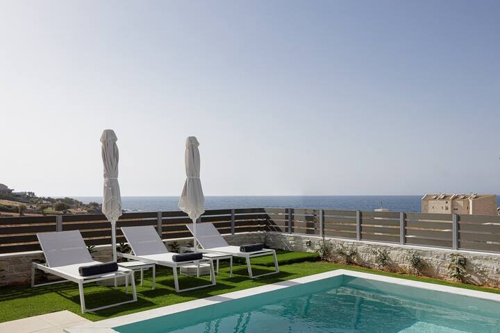 Dodici Luxury Villa – With Heated Pool gallery image 2