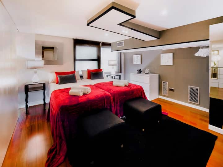 Dormitorio 4: este dormitorio en la planta superior cuenta con dos camas individuales.