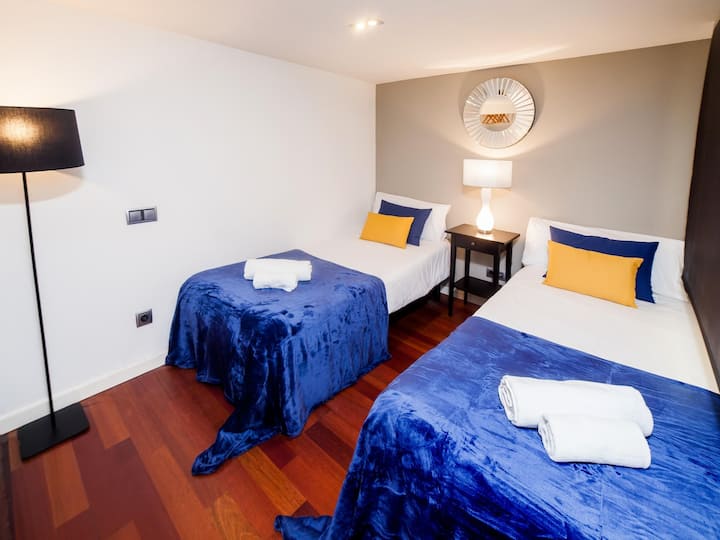 Dormitorio 5: este último dormitorio en la planta superior cuenta con dos camas individuales.