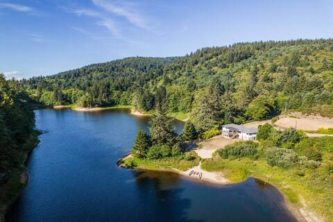 Private Sandy Beach, Hot Tub, Pool Table, Fishing