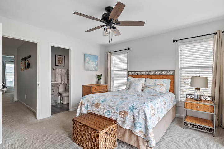Queen Master Bedroom