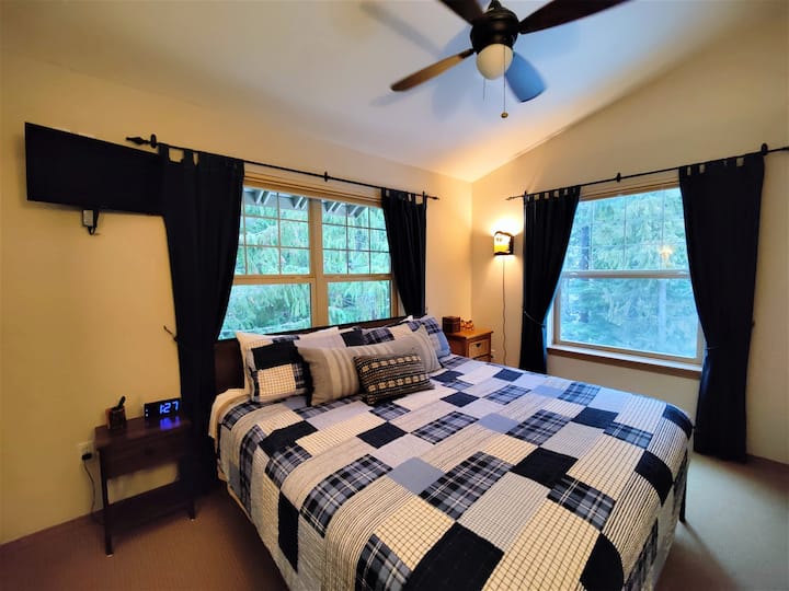 Главна спална соба со мирен шумски поглед