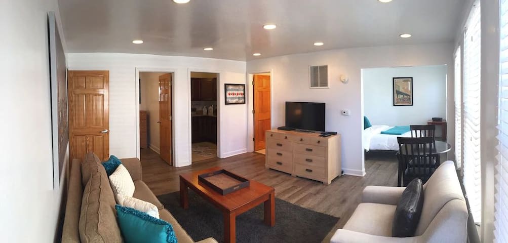 The Original Wrigleyville Coach House- 2 Story Private Unit