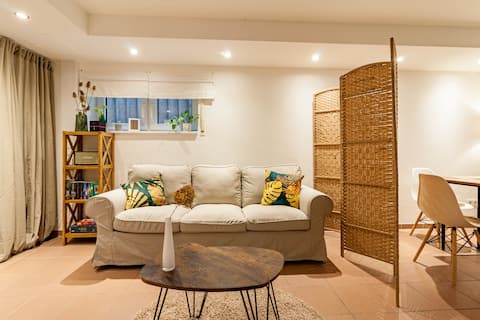 Bright Souterrain Apartment near the Forest