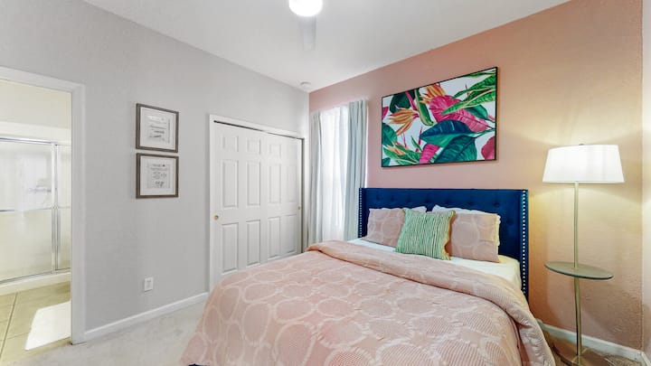Tropical Queen Suite