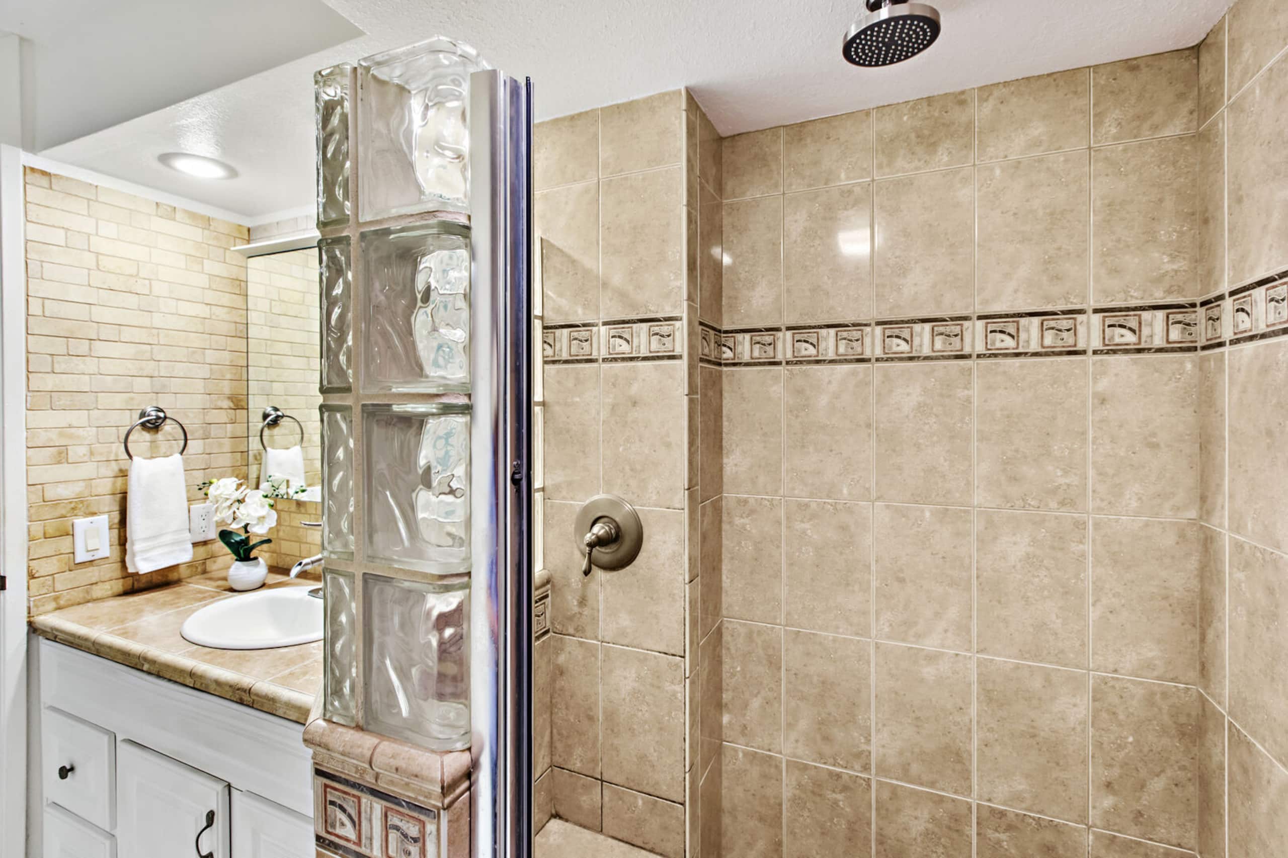Condo in Lahaina · ★4.8 · 1 bedroom · 2 beds · 1 bath - Image 19