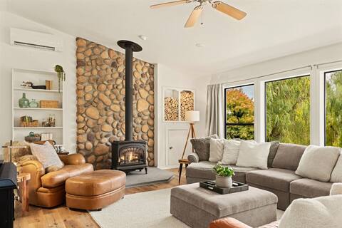 Cozy Cottage On the River @ Puyallup - Waterfront