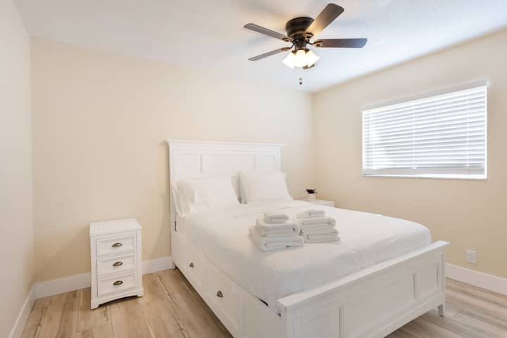 Спална соба 3 со брачен кревет (широк 125 - 149 см)