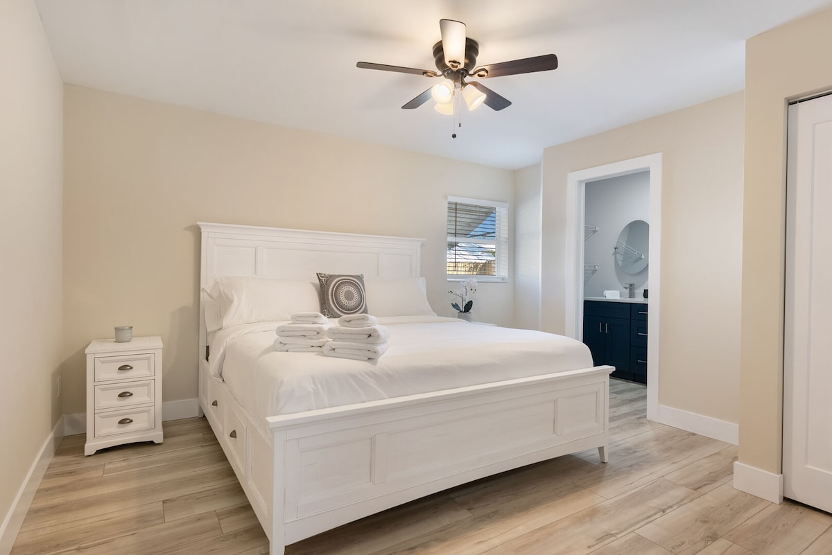 卧室2配备加大双人床和套房