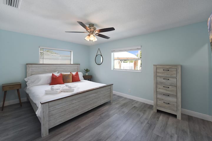 Chumba cha kulala cha 2
Kitanda aina ya King Size
Chumba cha kulala
Televisheni