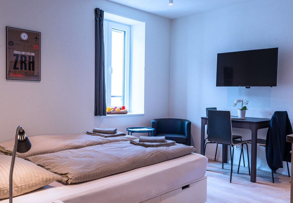 Top Airbnb: Zh Herta Iii - HITrental Central Station Apartment in Gewerbeschule