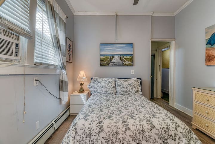 The Allenhurst, Beach Apartment #3 - Midsize Studi