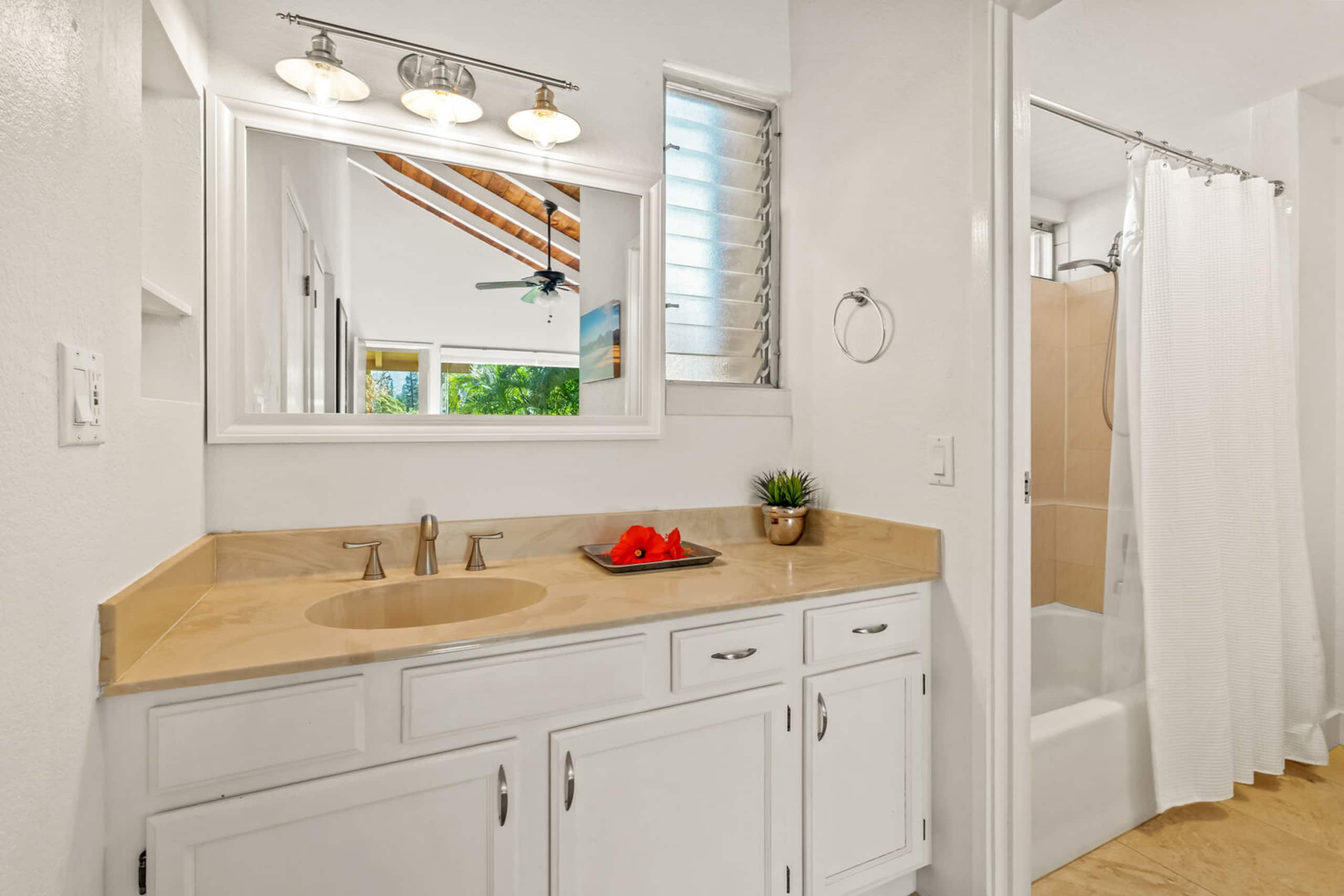 Condo in Princeville · ★4.8 · 1 bedroom · 2 beds · 1.5 private baths - Image 13