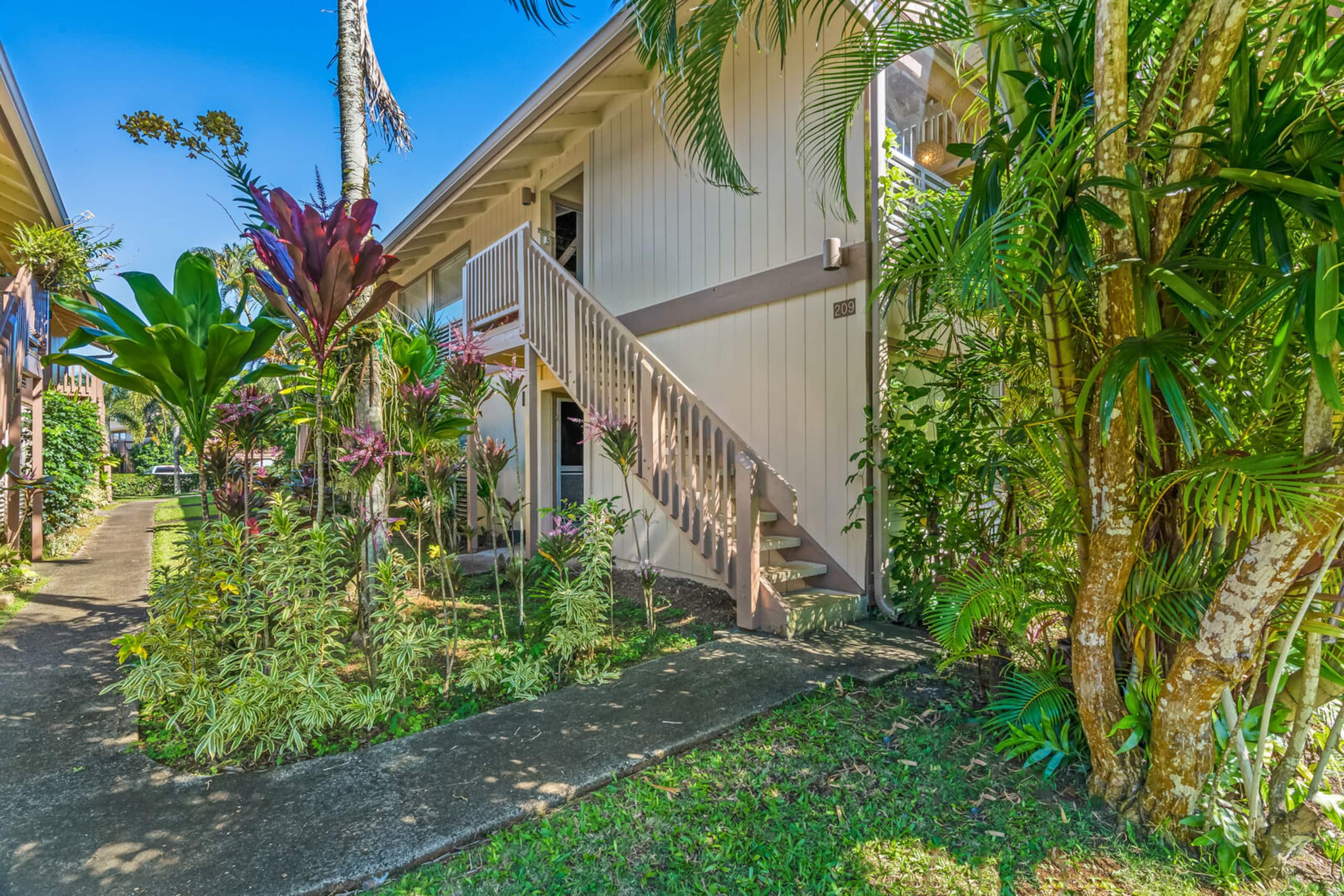 Condo in Princeville · ★4.8 · 1 bedroom · 2 beds · 1.5 private baths - Image 19