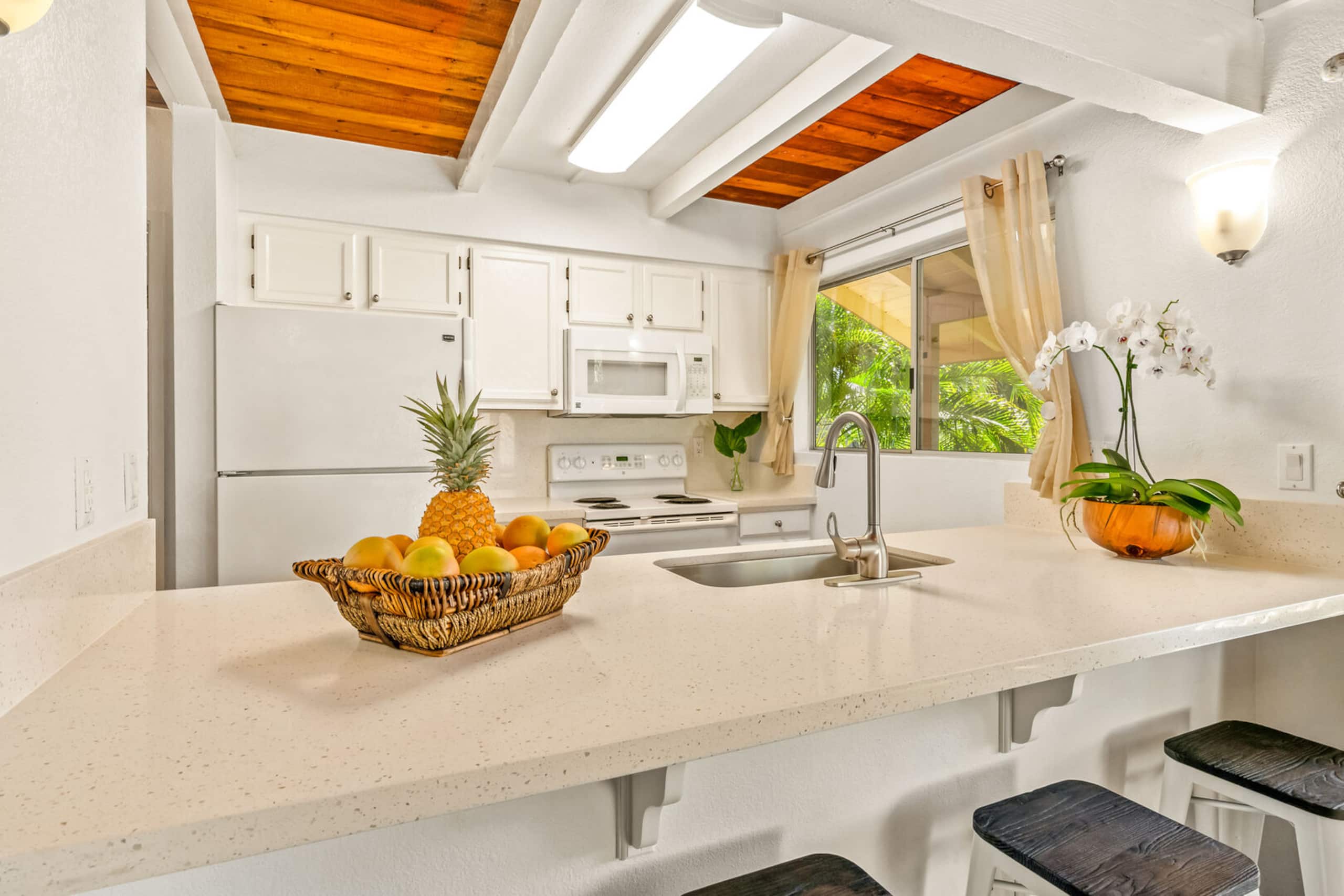 Condo in Princeville · ★4.8 · 1 bedroom · 2 beds · 1.5 private baths - Image 5