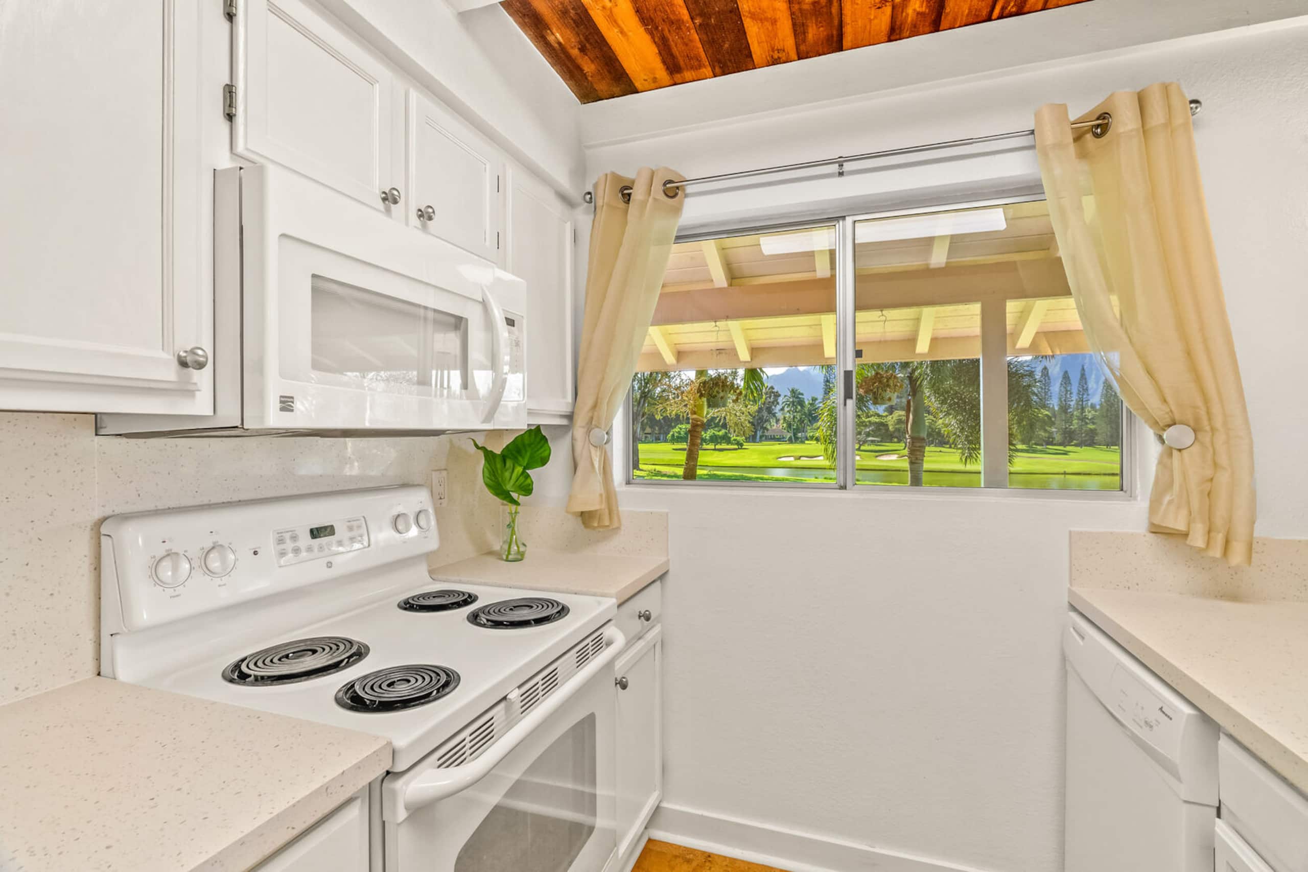 Condo in Princeville · ★4.55 · 2 bedrooms · 3 beds · 2.5 private baths - Image 7