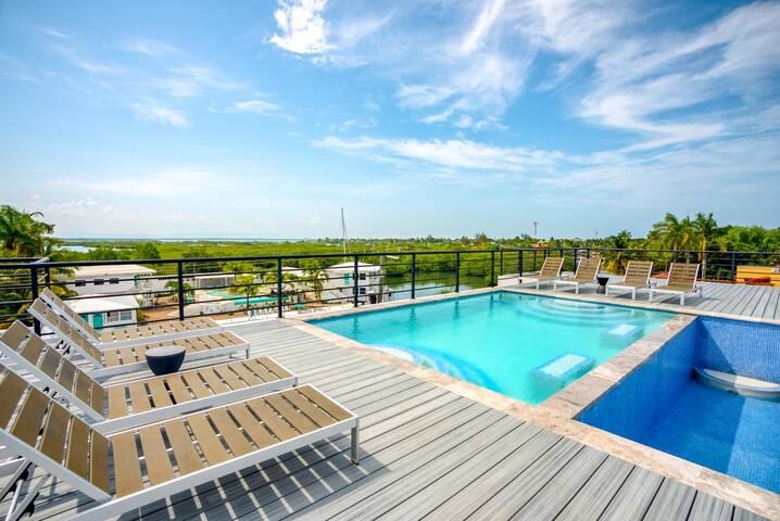 Beachfront Condo Complex In Placencia Village gallery image 3