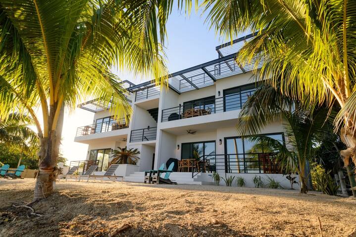 Oceanfront Sunset Gecko Condo – Ground Floor 1A gallery image 2