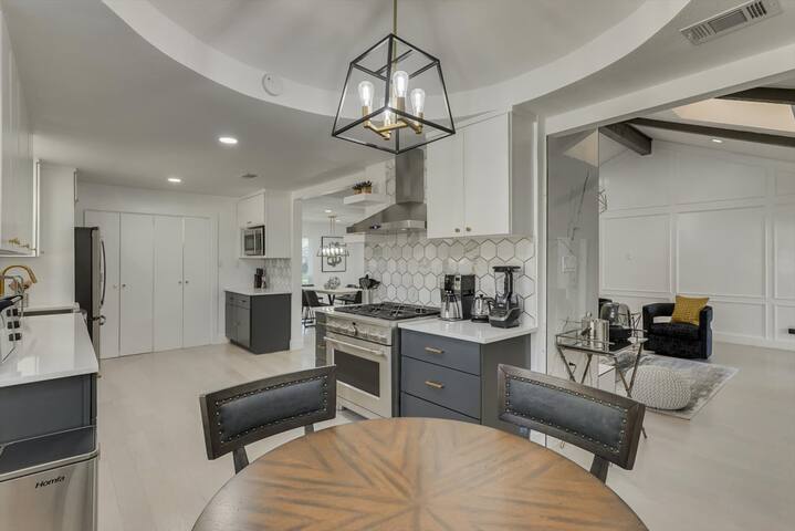 Modern and Spacious Dallas Getaway w/ Private Pool gallery image 3
