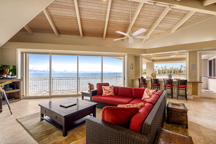 Ali’i Point #12: Oceanfront Home w/Hot Tub & AC gallery image 2