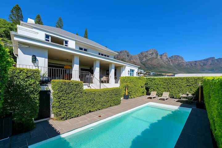 Camps Bay Luxury Family Retreat – Lush & Stylish