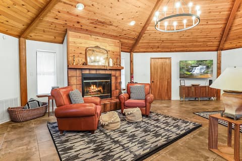 Big Deck Cabin Every Room w Lake Views