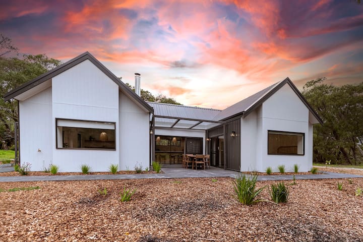 The Cabin – House of Cards Winery