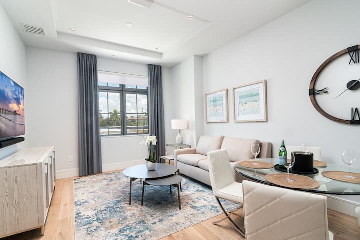 Soce Flats 205 - Luxury Pet Friendly Condo - Naples, FL