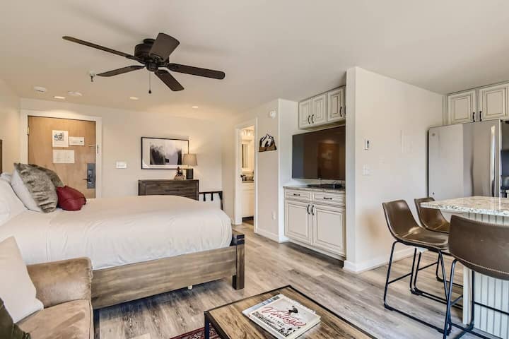 Penthouse Studio | King Bed | Breathtaking Views - ブリッケンリッジ, CO