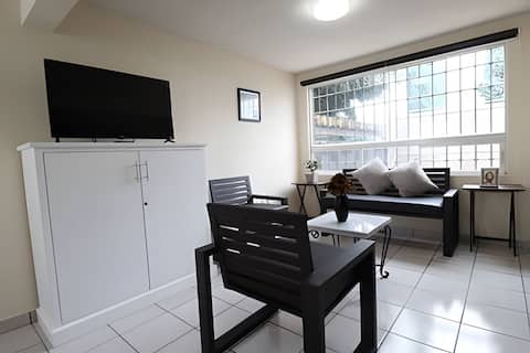 Popular Airbnb listing: Comfortable house near park and stores in El Pueblito