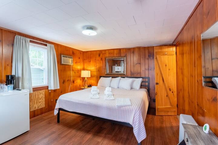 The Lakeview managed Airbnb listing 3