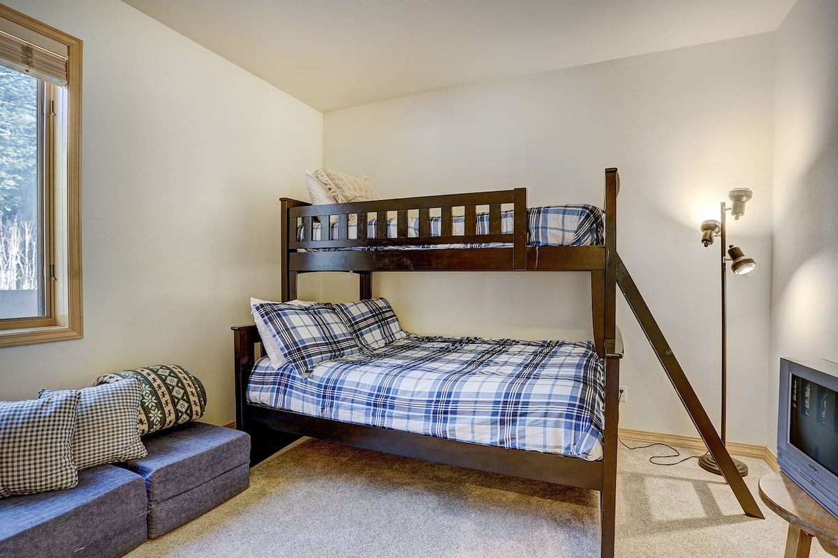 Bedroom 4, queen and twin bunk. Sleeps 3.