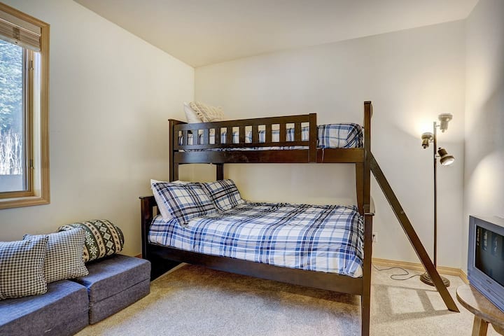 Bedroom 4, queen and twin bunk. Sleeps 3.