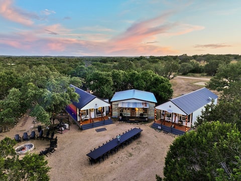 Beautiful 46 acre glamping horse ranch in the hill