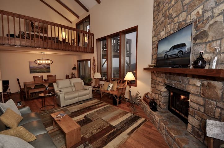 Cody- Sugar Mountain Lodging, Inc. managed Airbnb listing 2