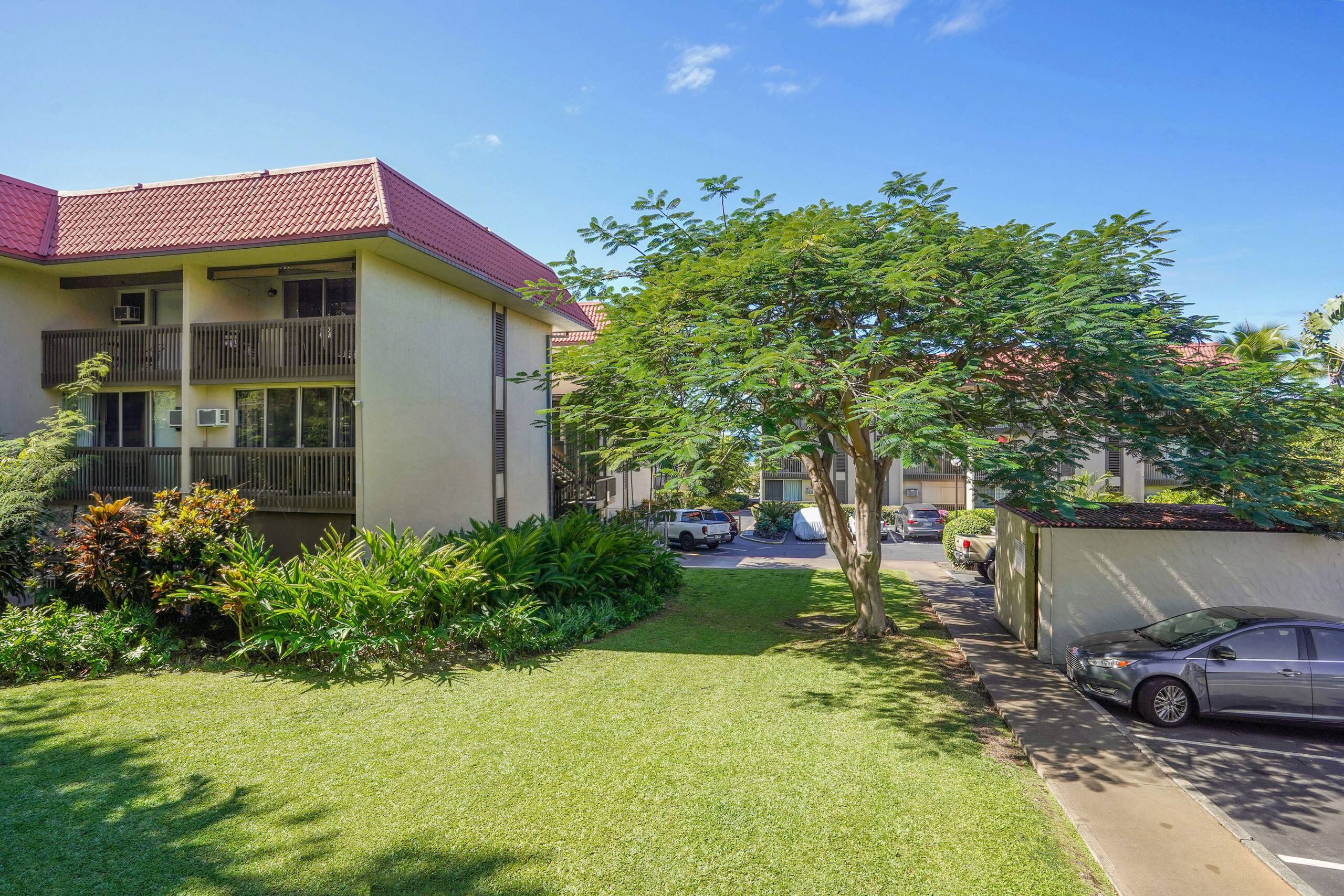 Condo in Kailua-Kona · ★4.68 · 1 bedroom · 2 beds · 1 shared bath - Image 26