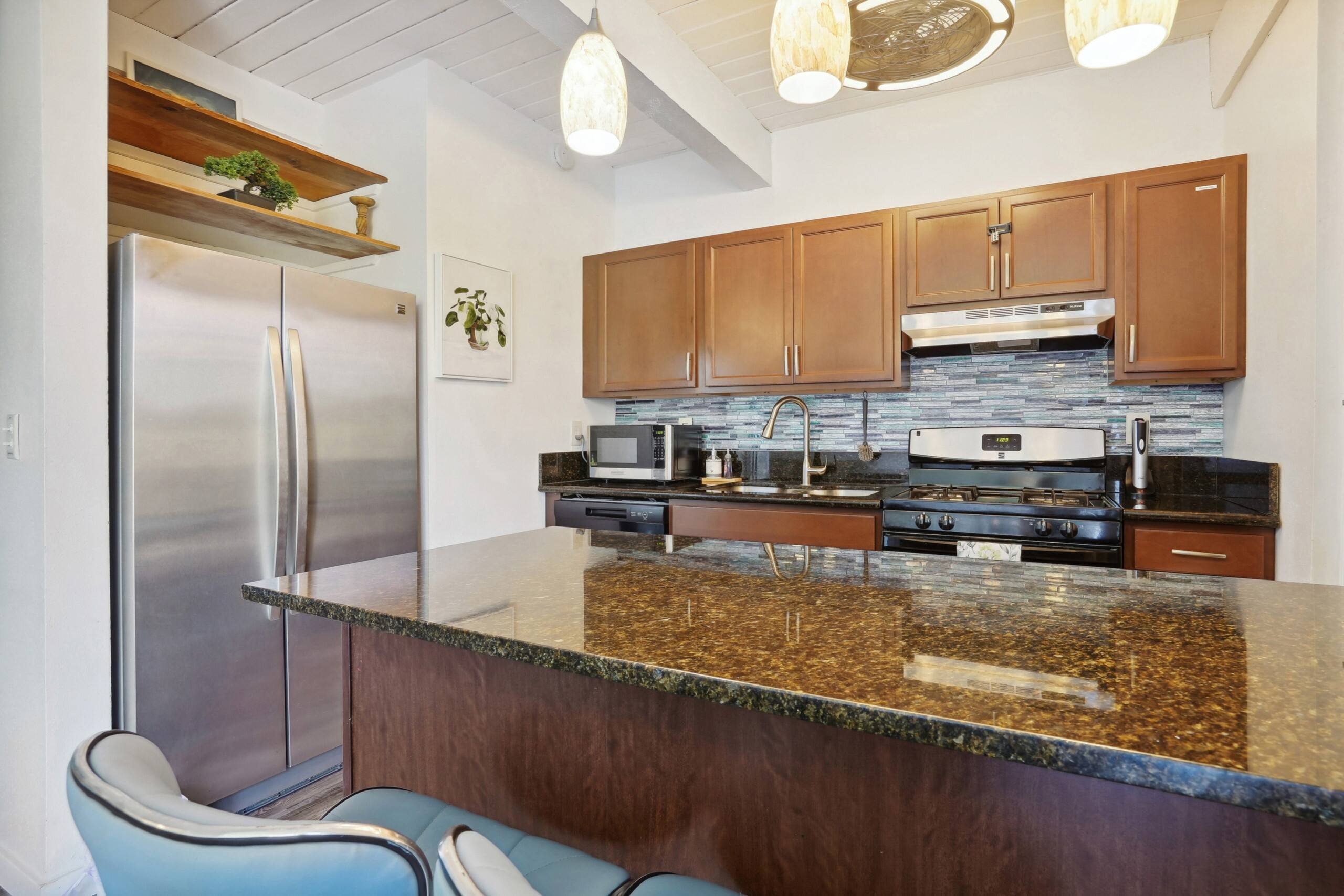 Condo in Kailua-Kona · ★4.68 · 1 bedroom · 2 beds · 1 shared bath - Image 15