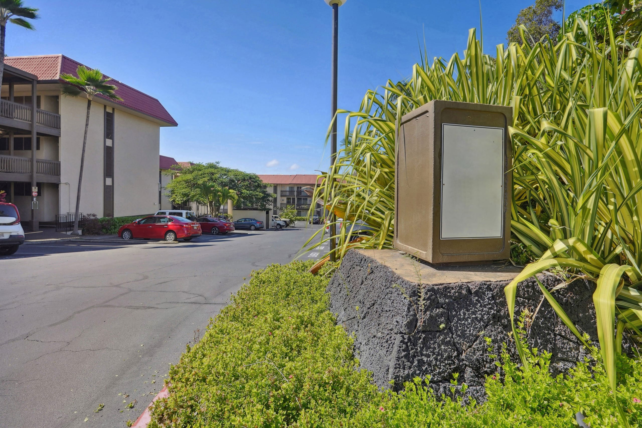 Condo in Kailua-Kona · ★4.68 · 1 bedroom · 2 beds · 1 shared bath - Image 31