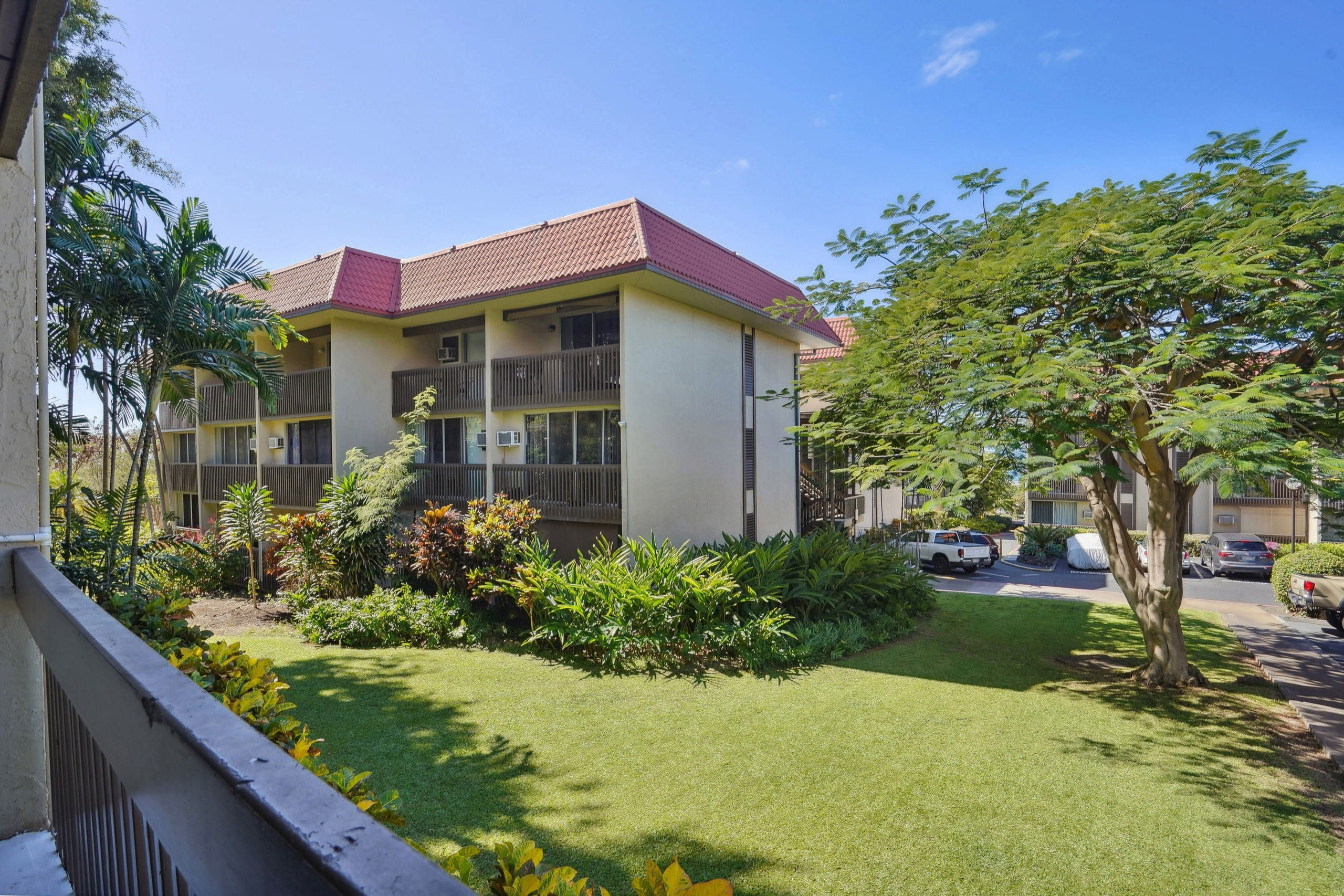 Condo in Kailua-Kona · ★4.68 · 1 bedroom · 2 beds · 1 shared bath - Image 24