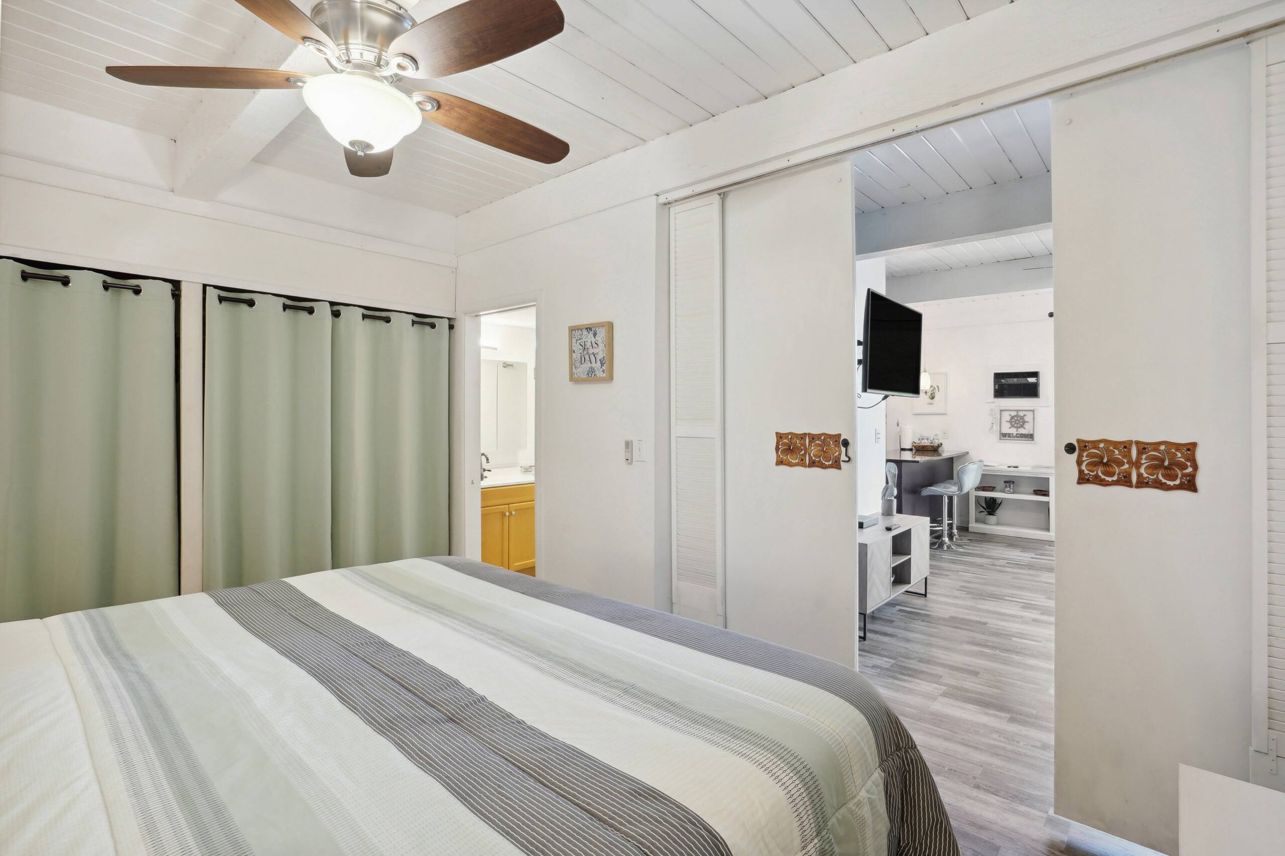 Condo in Kailua-Kona · ★4.68 · 1 bedroom · 2 beds · 1 shared bath - Image 19