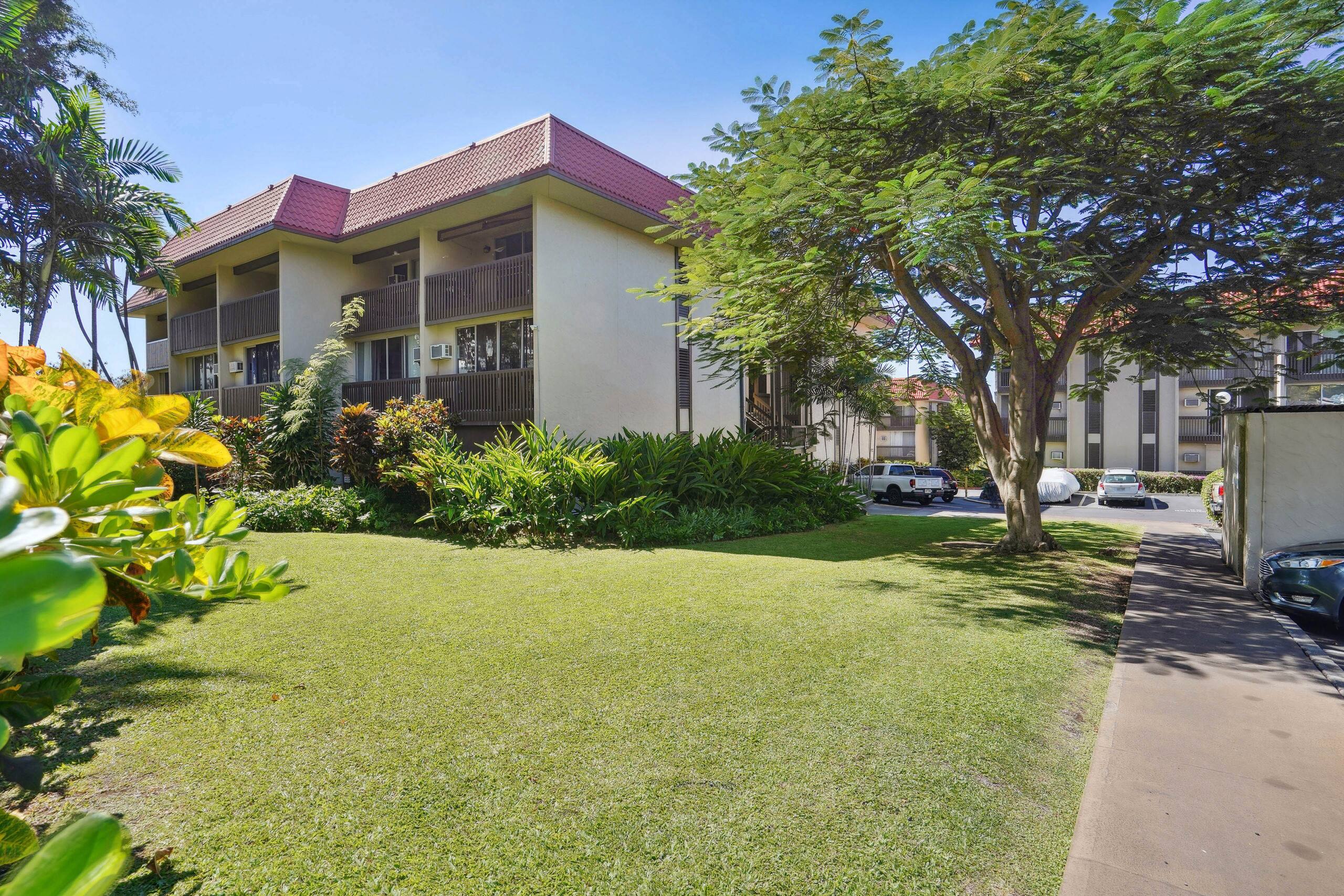 Condo in Kailua-Kona · ★4.68 · 1 bedroom · 2 beds · 1 shared bath - Image 28