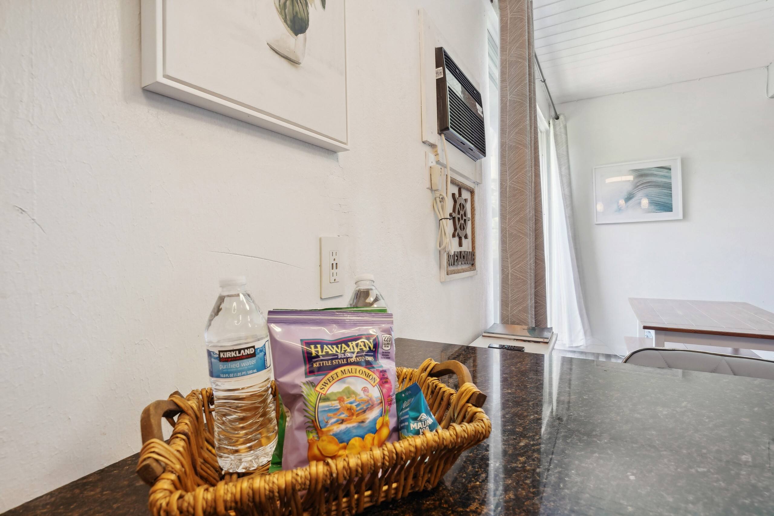 Condo in Kailua-Kona · ★4.68 · 1 bedroom · 2 beds · 1 shared bath - Image 14