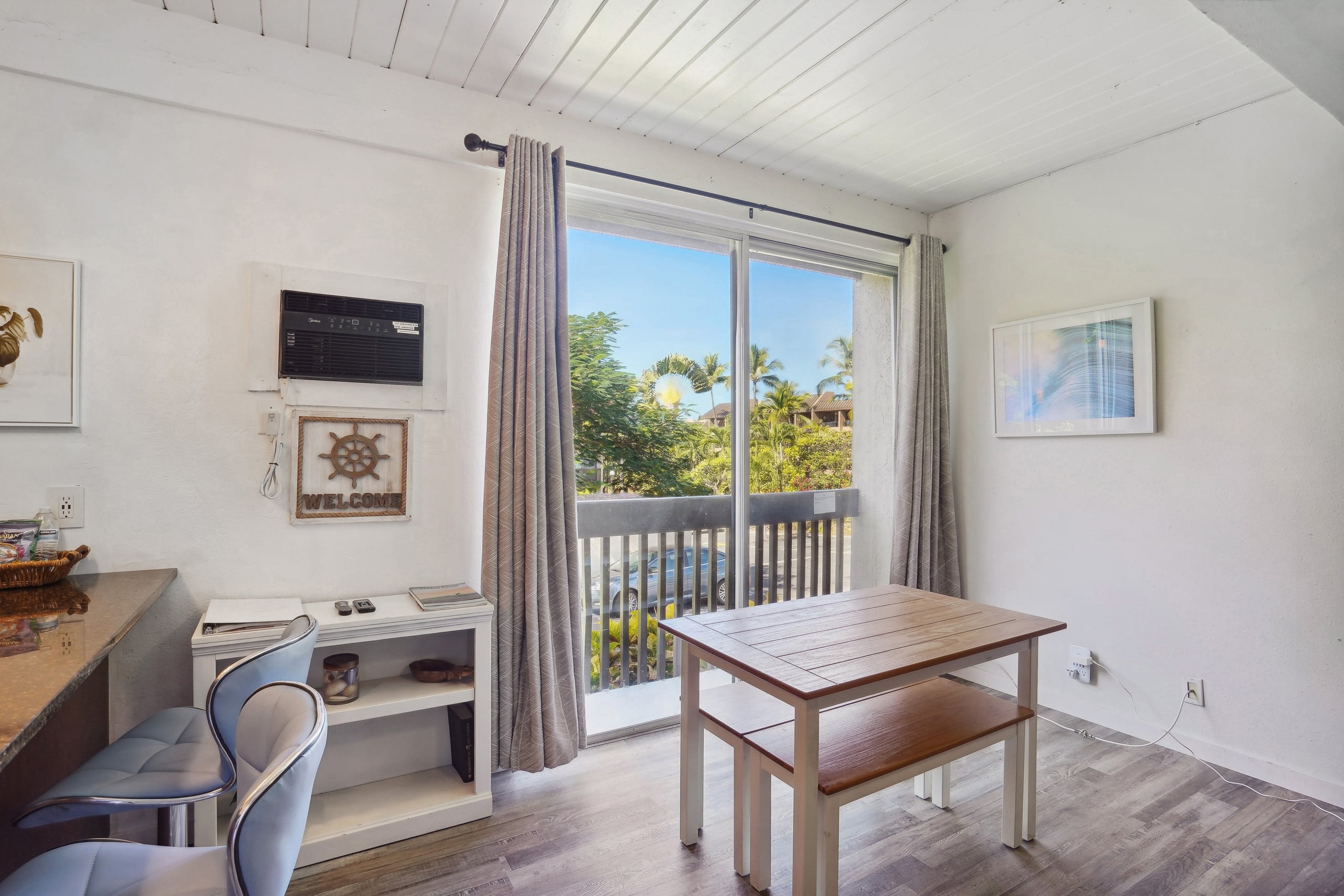 Condo in Kailua-Kona · ★4.68 · 1 bedroom · 2 beds · 1 shared bath - Image 2